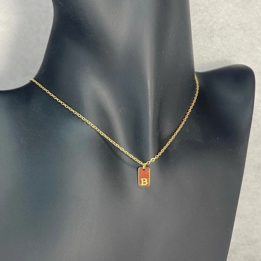 Initial Letter R Tag Necklace - Picture 2 of 7